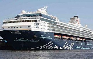 Dev yolcu gemisi Marmaris’e demir attı