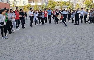 Dicle’nin demir bilekli kızlarına davullu zurnalı...