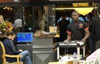 Diyarbakır’da paça servisi Burkina Fasolu ‘Bünyamin’in...