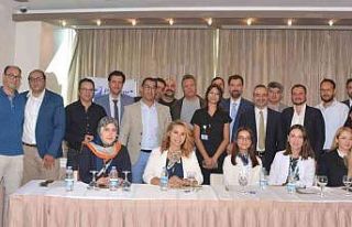 Doç. Dr. Kara ve ekibi, yurt dışından gelen doktorlara...