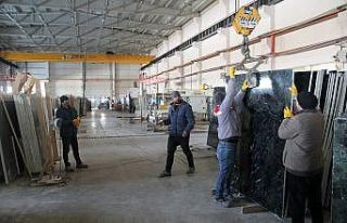 Doğal taş fabrikasından ilk ihracat