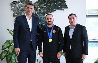 Dünya şampiyonu Abdülhamit Altun, yurda döndü