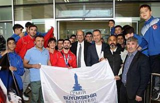 Dünya şampiyonu Kerem Kamal’a coşkulu karşılama