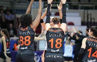 Eczacıbaşı Dynavit, grup etabını birinci tamamladı