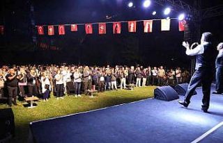 Efelerli vatandaşlardan ’Ortadaki Oyun’a yoğun...