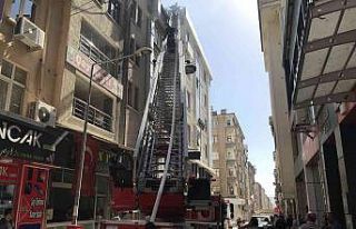 Elazığ’da çatı yangını, büyümeden söndürüldü