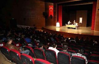 Elazığ’da ’Metot’ adlı tiyatro oyunu sahnelendi