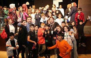 Elazığ’da ’Momo’ adlı çocuk tiyatro oyununa...