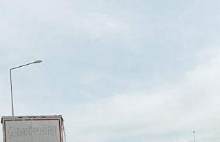 Elazığ’da trafo yüklü tır yan yattı