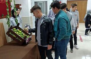 Emet Anadolu İmam Hatip Lisesinde, “Askıda Meyve"...