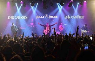 Emir Can İğrek Bursa’da sevenleri ile buluştu