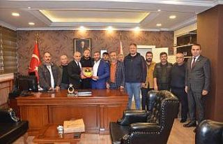 Emniyet Müdürüne teşekkür plaketi