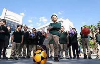 En çok atık pil toplayan öğrencilere hediye