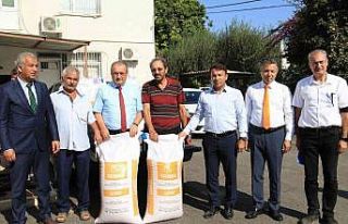 Erdemlili çiftçilere yerli ve milli arpa tohumu...