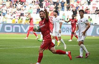 Erdoğan Yeşilyurt ligdeki ilk golünü attı