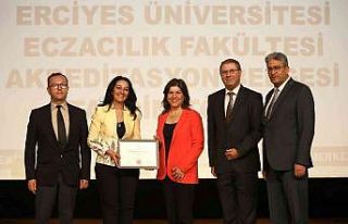 ERÜ Eczacılık Fakültesi ECZAKDER Tarafından Yeniden...