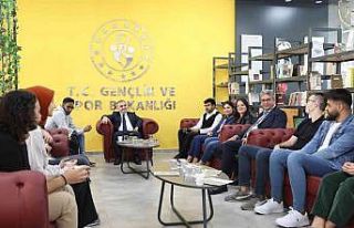 ERÜ Rektörü Altun, Öğrenciler İle Bir Araya...