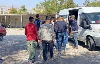Erzincan’da 8 kaçak göçmen ve 1 organizatör...
