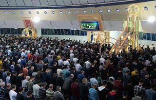 Erzincan’da Mevlit kandilinde camiler doldu