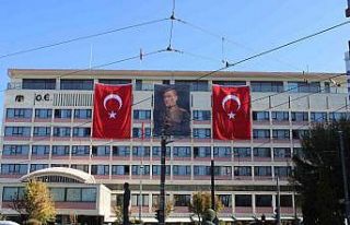 Eskişehir sokakları Türk bayrakları ve flamalarıyla...