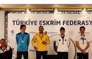 Eskişehirli sporcu eskrim turnuvasında 3’üncü...