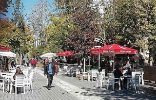 Eskişehirliler sıcak havanın tadını çıkardı