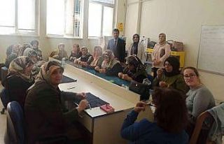 Ev hanımları takı tasarlıyor