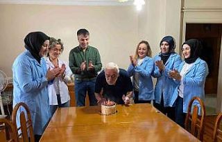 Evde bakım hizmetleri ekibinden 65 yaşındaki Gürsoy’a...