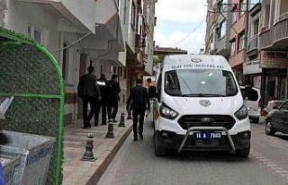 Evde tek bırakılan çocuk ölü bulundu
