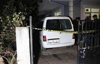 Evin bahçesinde bulunan aracı kundaklayıp kayıplara...