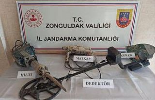 Evinin altına 3 metrelik kuyu açıp kaçak kazı...