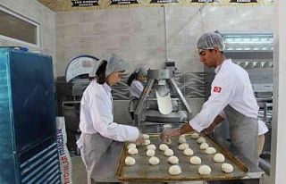 Fabrika gibi okul, öğrenciler her gün 12 bin ekmek...