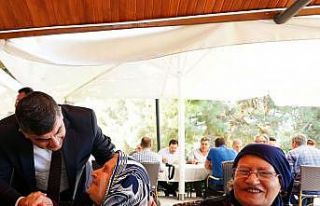 Fadıloğlu, yaşlıları misafir etti