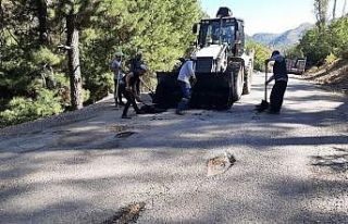 Feke’de bozuk yollar Yüreğir ve Aladağ belediyelerinin...