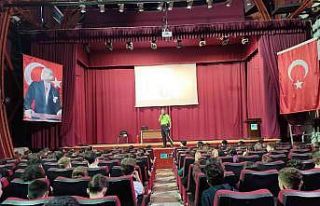 Fethiye’de öğrenciler “Trafik Dedektifi” oluyor