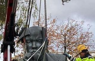 Finlandiya’daki son Lenin heykeli bulunduğu meydandan...