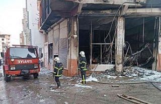 Gaziantep’te ecza deposunda korkutan yangın