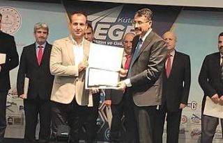 Gediz Altınkent Ortaokulu’na altın rozet