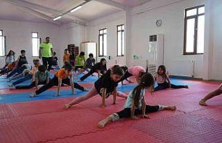 Geleceğin sporcuları bu salonlarda ter dökecek