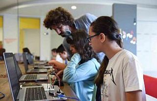 Gençler, tasarladıkları projelerle yarını şekillendiren...