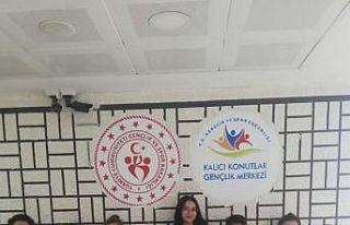 Gençlerden küçük öğrencilere kurs