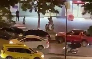 Gençlerin yumruklu kavgası anbean görüntülendi