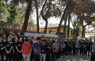 GKV’li öğrencilerinden hayvanlara mama desteği