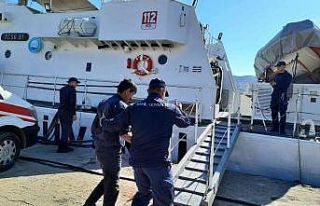 Gökçeada’da rahatsızlanan vatandaş tahliye edildi