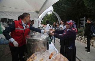 Gölbaşı Belediyesi vatandaşlara çorba ve kandil...