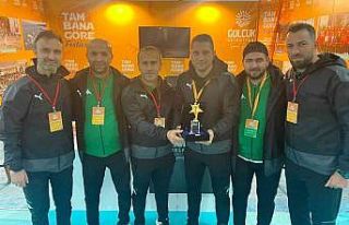 Gölcük Belediyesi "Genç Belediye" ödülünü...