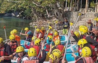 Görme engelli bireylerin rafting heyecanı