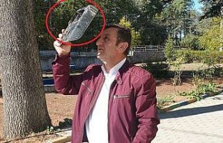 Güneş tutulmasını kaynak gözlüğü ile izledi