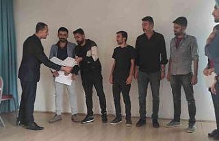 Güroymak’ta öğretmenlere başarı belgesi verildi