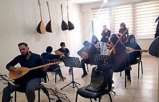 Hakkarili gençler sanat öğreniyor